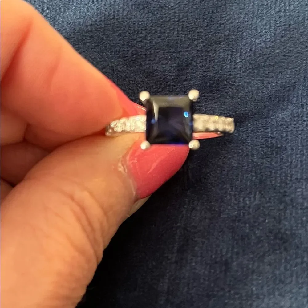 Sterling silver princess cut blue sapphire and cubic zirconia ring. Sz: 10 - Picture 2 of 8